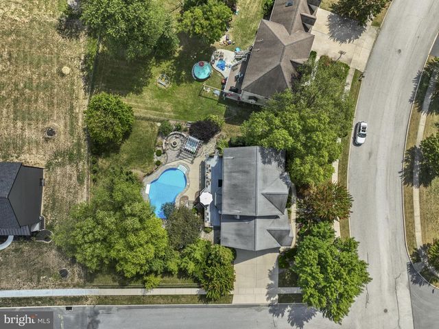 2 COUNTRY SIDE DRIVE, Carlisle, PA 17013