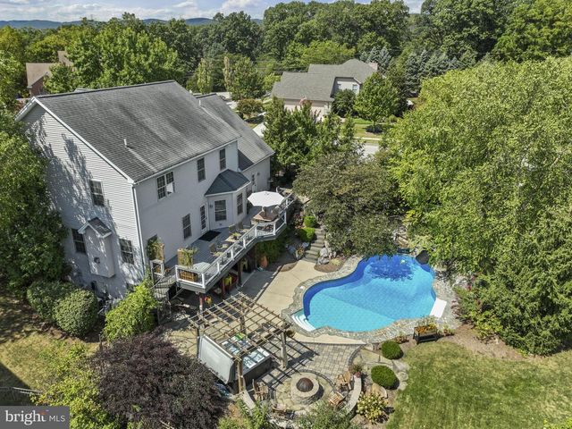 2 COUNTRY SIDE DRIVE, Carlisle, PA 17013