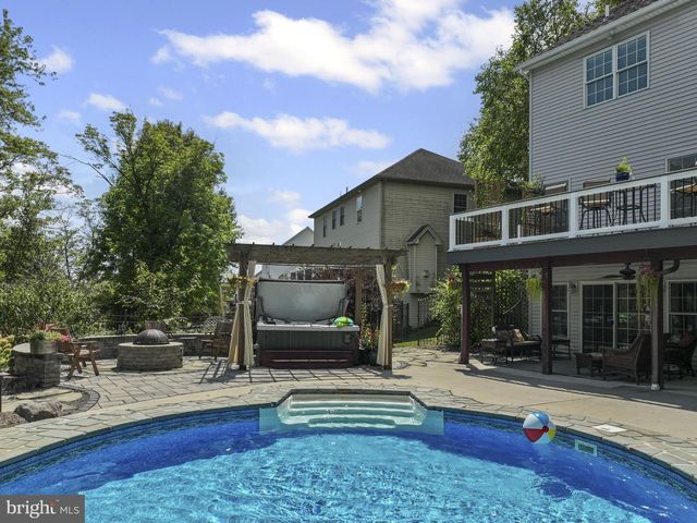 2 COUNTRY SIDE DRIVE, Carlisle, PA 17013