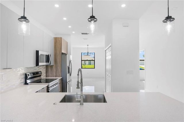 1236 NW 25th PL, Cape Coral, FL 33993