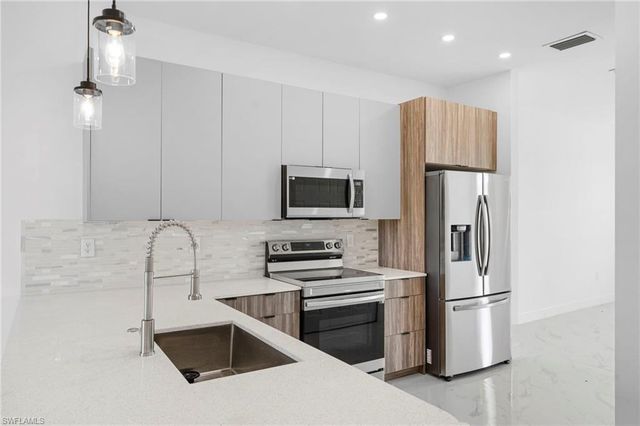 1236 NW 25th PL, Cape Coral, FL 33993