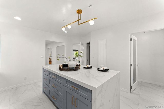 4391 Middlesex Drive, San Diego, CA 92116