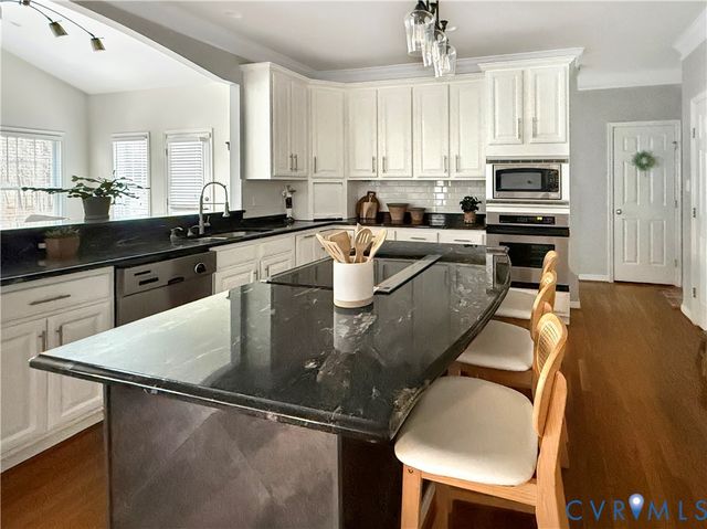 15636 Moss Light Pl, Moseley, VA 23120