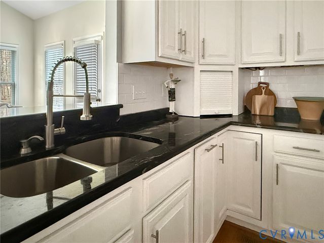 15636 Moss Light Pl, Moseley, VA 23120