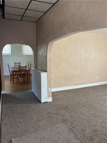 16 Oak St, Manor, PA 15665