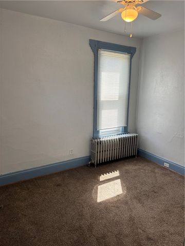 16 Oak St, Manor, PA 15665