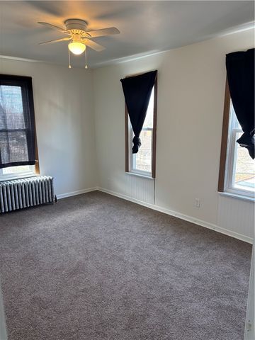 16 Oak St, Manor, PA 15665