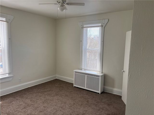16 Oak St, Manor, PA 15665