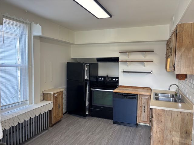 16 Oak St, Manor, PA 15665