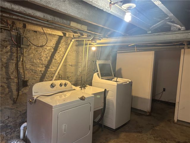 16 Oak St, Manor, PA 15665