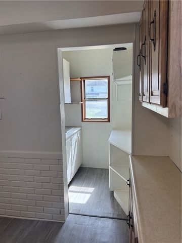 16 Oak St, Manor, PA 15665