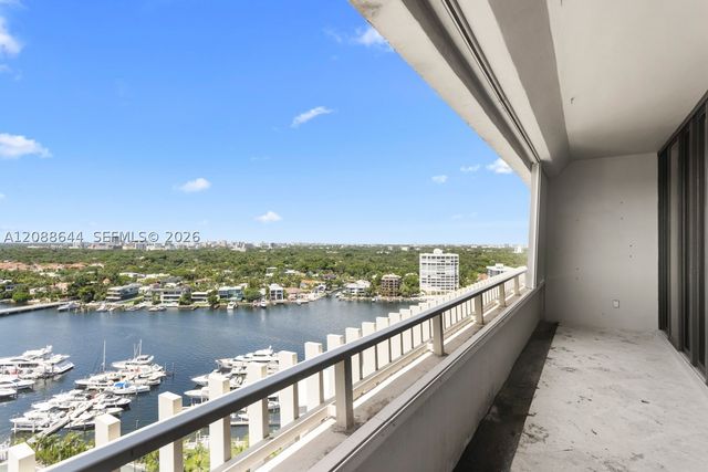 3 Grove Isle Dr CPH08, Miami, FL 33133