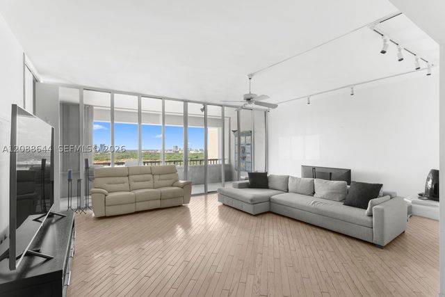 3 Grove Isle Dr CPH08, Miami, FL 33133