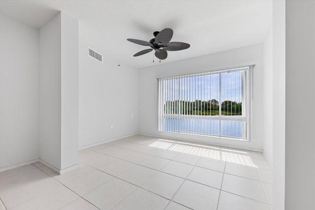 5842 CRYSTAL SHORES Drive 205, Boynton Beach, FL 33437