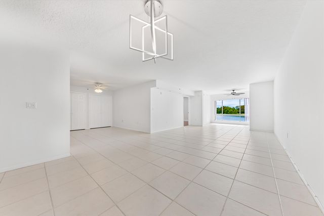 5842 CRYSTAL SHORES Drive 205, Boynton Beach, FL 33437