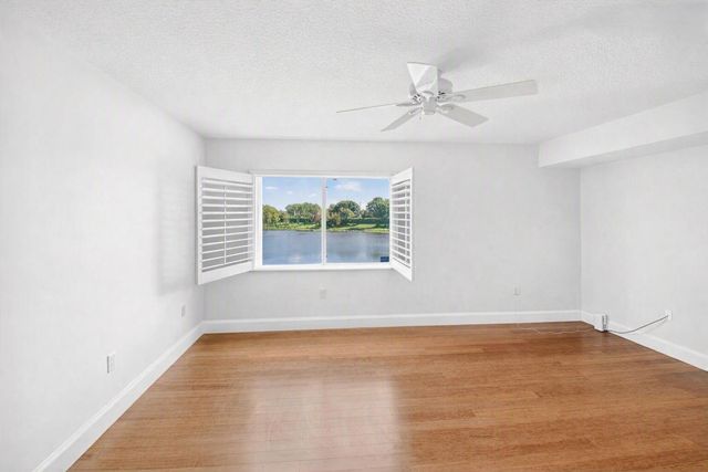 5842 CRYSTAL SHORES Drive 205, Boynton Beach, FL 33437