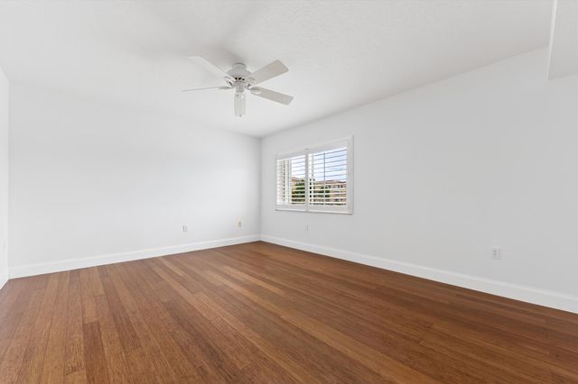 5842 CRYSTAL SHORES Drive 205, Boynton Beach, FL 33437
