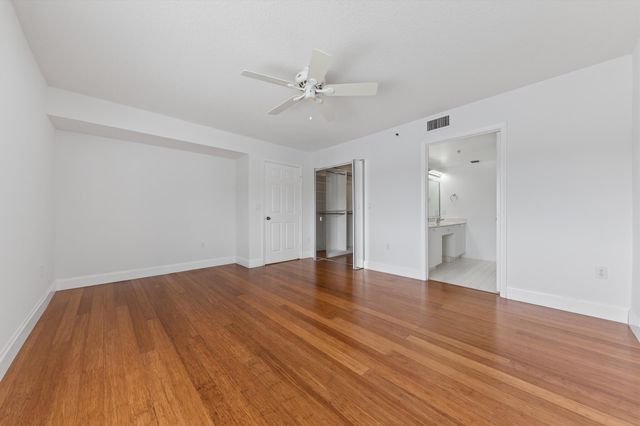 5842 CRYSTAL SHORES Drive 205, Boynton Beach, FL 33437