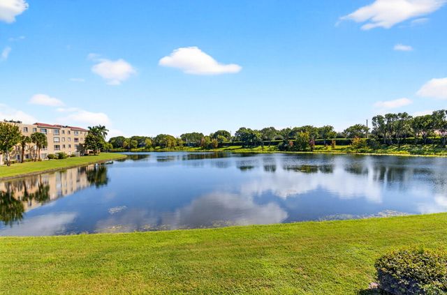 5842 CRYSTAL SHORES Drive 205, Boynton Beach, FL 33437