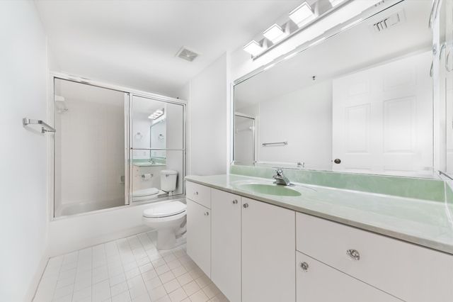 5842 CRYSTAL SHORES Drive 205, Boynton Beach, FL 33437
