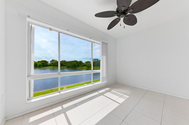 5842 CRYSTAL SHORES Drive 205, Boynton Beach, FL 33437