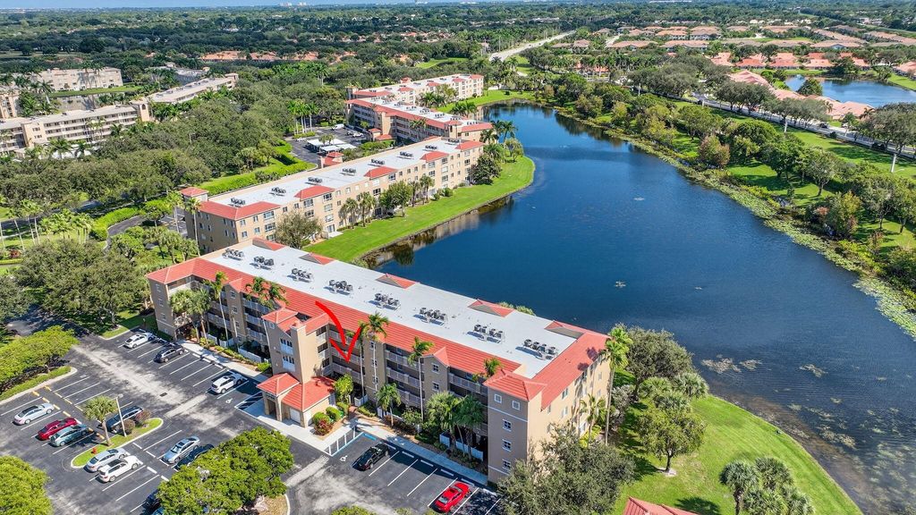 5842 CRYSTAL SHORES Drive 205, Boynton Beach, FL 33437