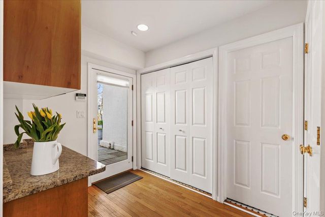 6 Walbrooke Circle, Scarsdale, NY 10583