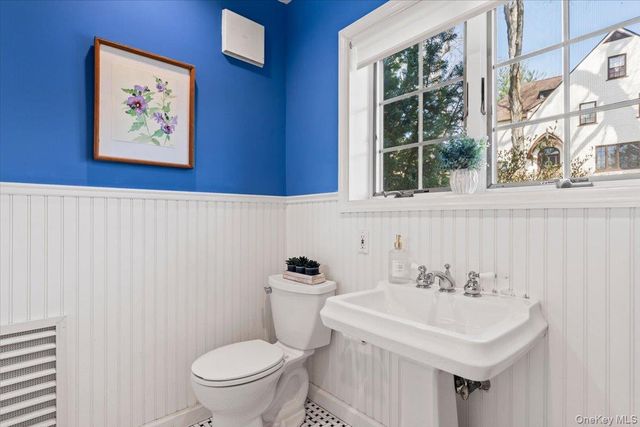 6 Walbrooke Circle, Scarsdale, NY 10583