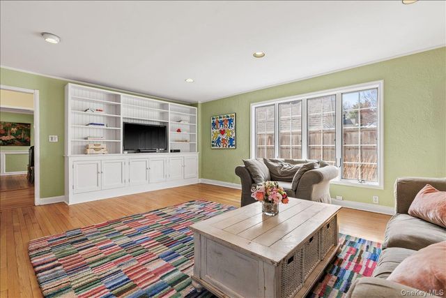 6 Walbrooke Circle, Scarsdale, NY 10583