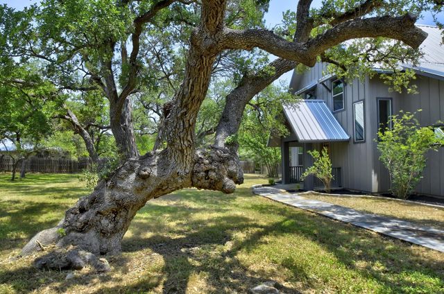134 Narrows RD, Blanco, TX 78606