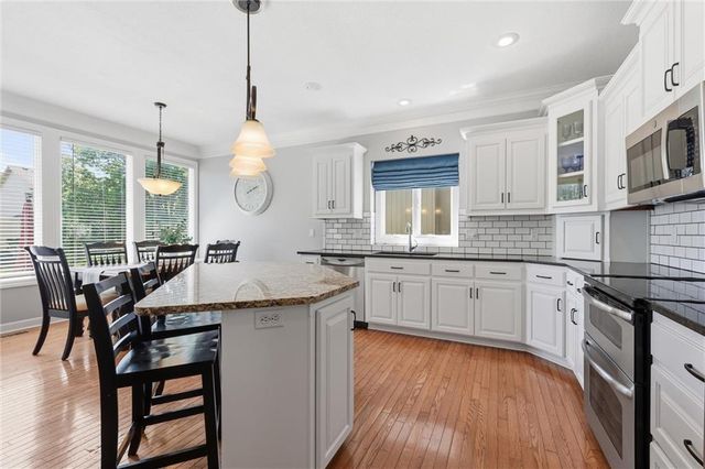 7709 W 145th Street, Overland Park, KS 66223