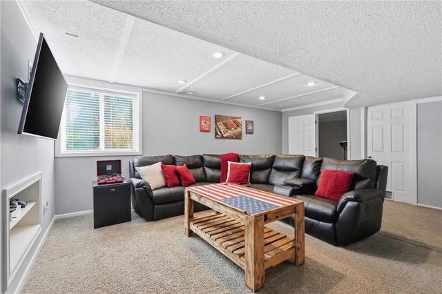 7709 W 145th Street, Overland Park, KS 66223