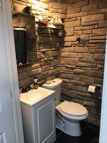 2090 Harkness Street, Cincinnati, OH 45225