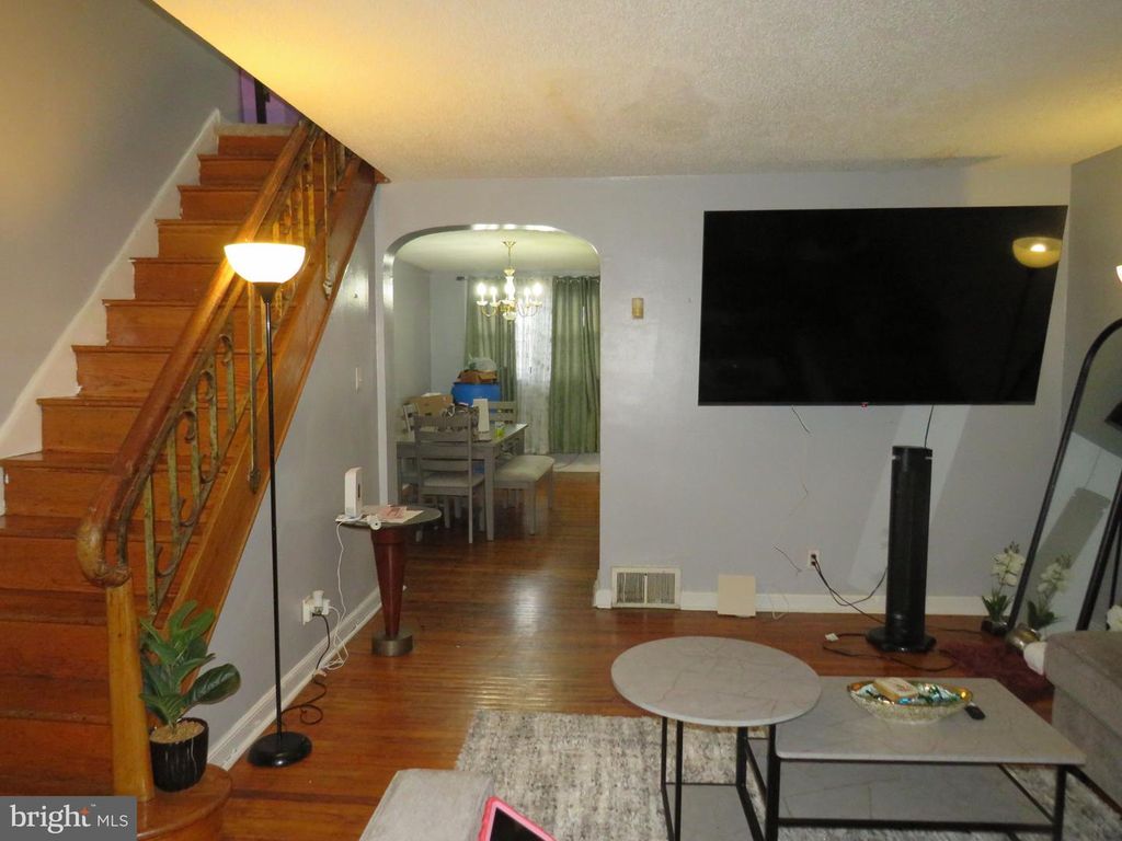 232 E FARISTON DR, PHILADELPHIA, PA 19120 — photo 2