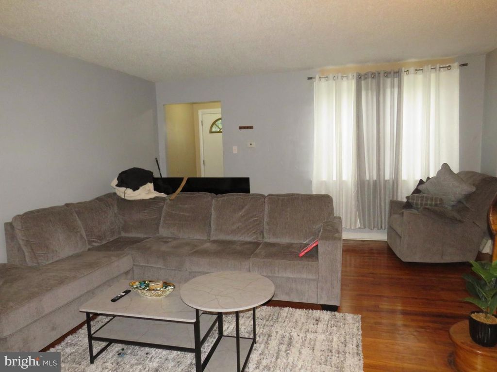 232 E FARISTON DR, PHILADELPHIA, PA 19120 — photo 3