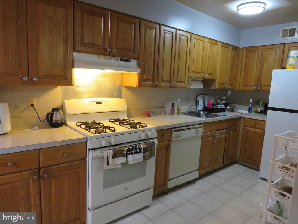 232 E FARISTON DR, PHILADELPHIA, PA 19120 — photo 5