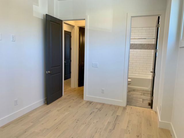 523 Fatherland St B, Nashville, TN 37206