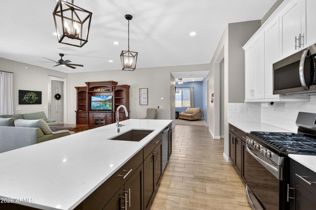 32649 N WOODSIDE Drive, San Tan Valley, AZ 85143