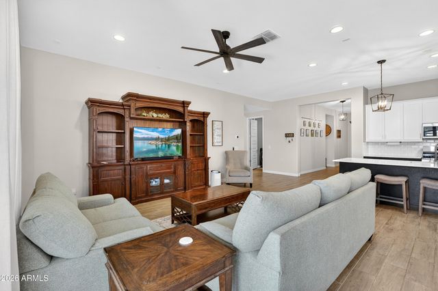 32649 N WOODSIDE Drive, San Tan Valley, AZ 85143