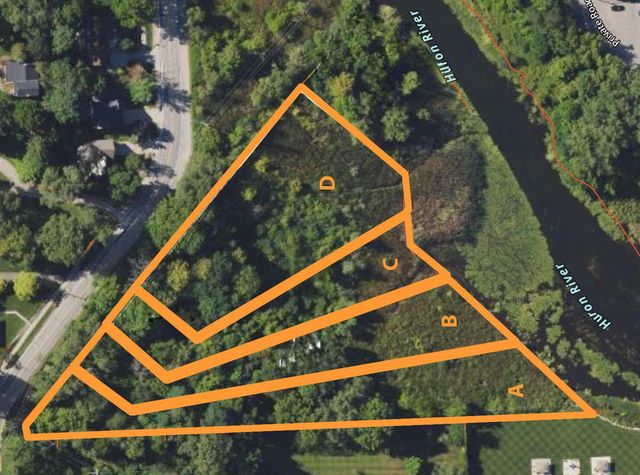 130 River Drive, Milford, MI 48381