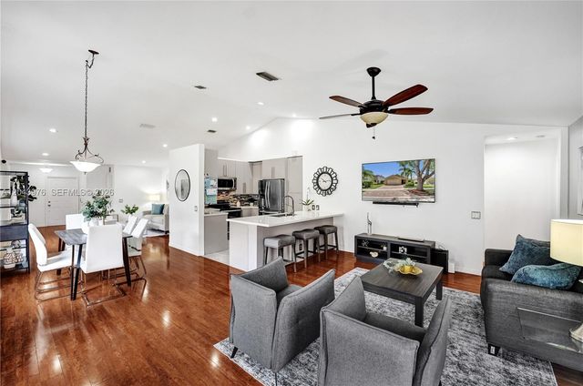 4444 Dogwood Cir, Weston, FL 33331