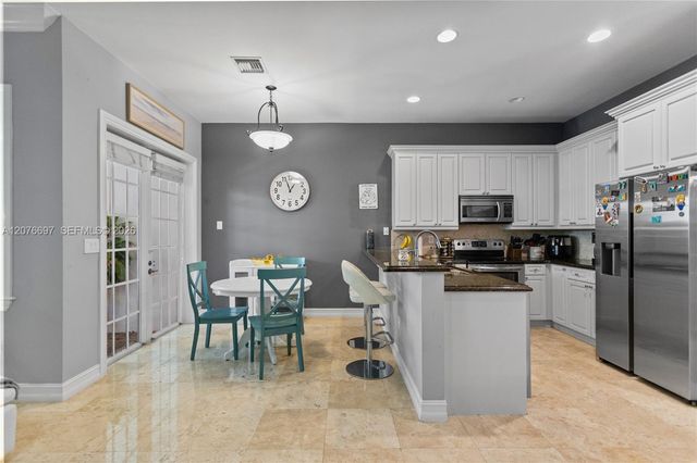 1139 N Victoria Park Road, Fort Lauderdale, FL 33304