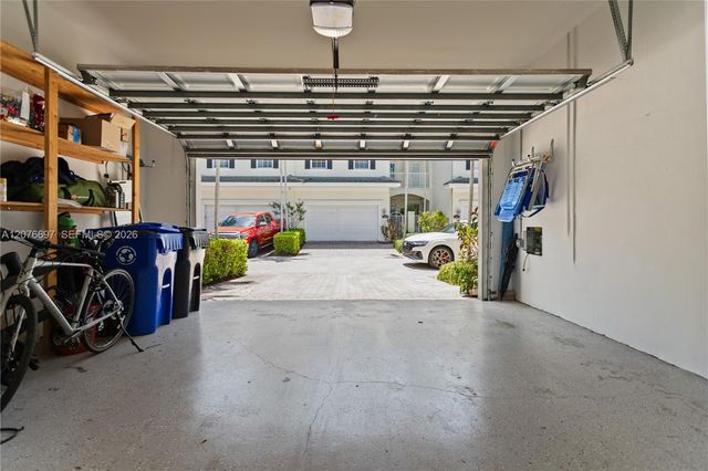 1139 N Victoria Park Road, Fort Lauderdale, FL 33304