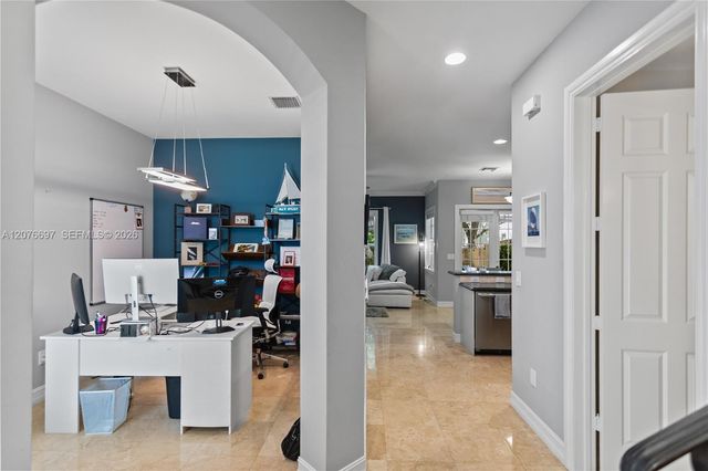 1139 N Victoria Park Road, Fort Lauderdale, FL 33304