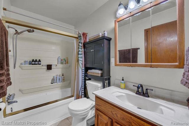 7600 Haley Road, White Lake, MI 48383