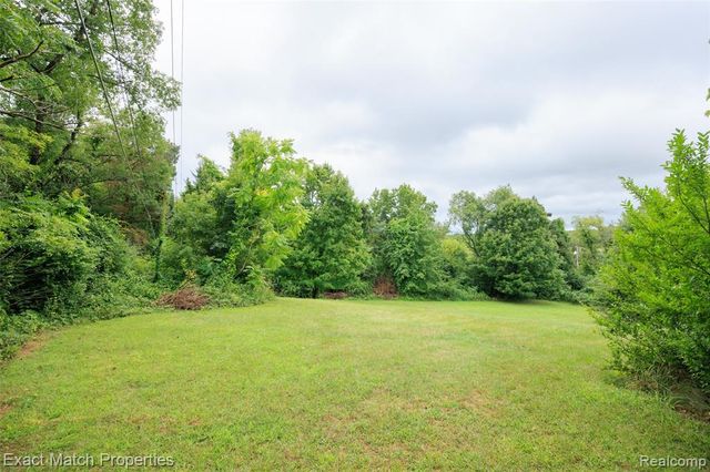 7600 Haley Road, White Lake, MI 48383