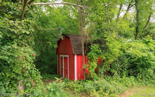 7600 Haley Road, White Lake, MI 48383