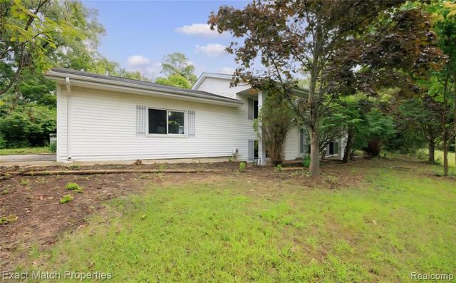 7600 Haley Road, White Lake, MI 48383