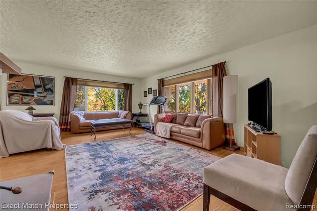 7600 Haley Road, White Lake, MI 48383