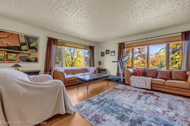 7600 Haley Road, White Lake, MI 48383